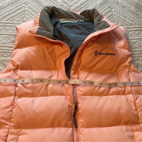 Free Country Charcoal and light pink puffer vest. - Picture 5 of 9